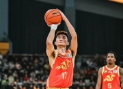 开云体育入口-包含福建队轻取江苏队，孙铭徽刷新纪录的词条