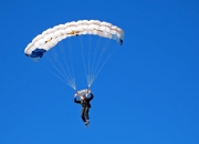 开云官网-赛道与球场，F1年度争冠焦点战与公牛完胜篮网的启示