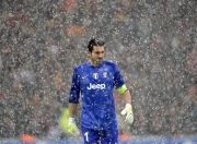 开云下载-桃田贤斗创纪录之夜，泰国队险胜日本队改写羽球历史