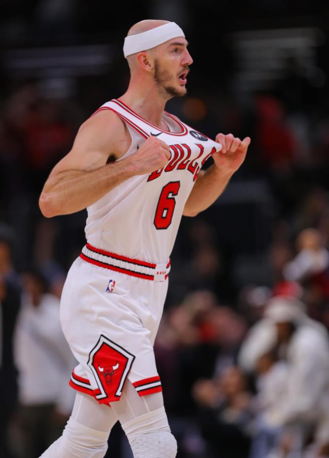 关于篮网B队鏖战西班牙男篮，卡鲁索三分雨点燃全场的信息