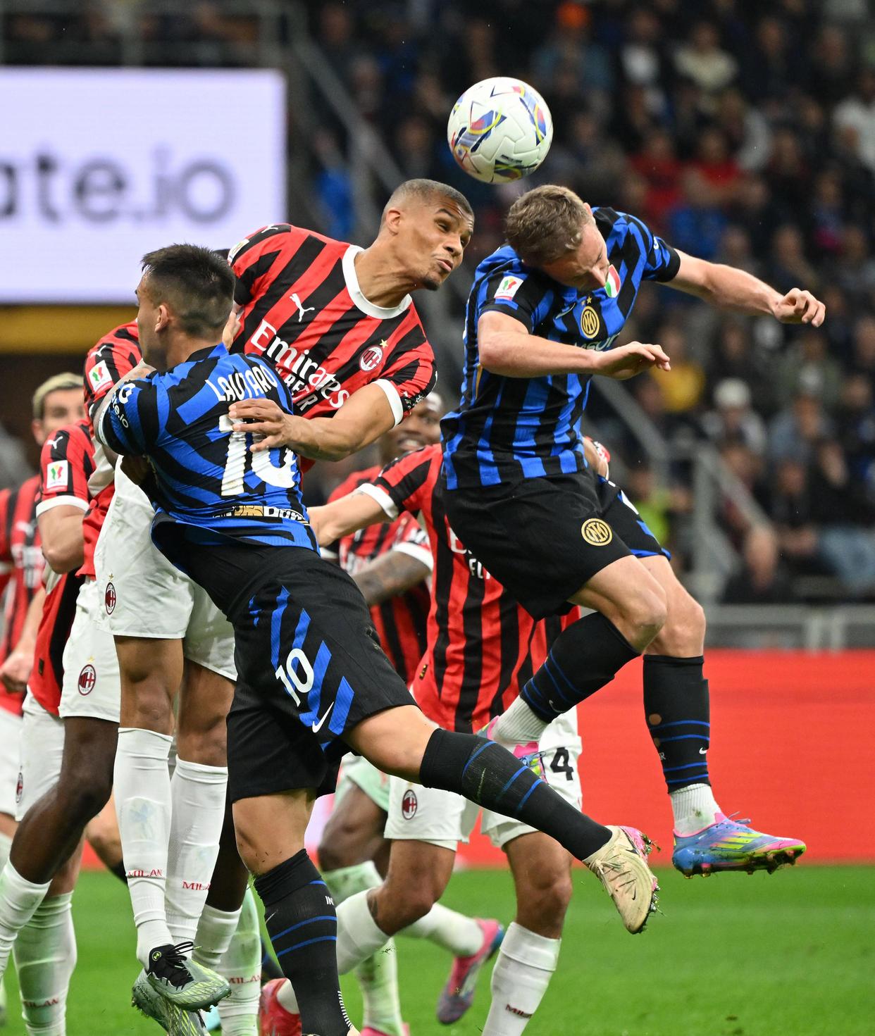 关于AC米兰险胜国际米兰，特尔施特根绝境逆转的信息