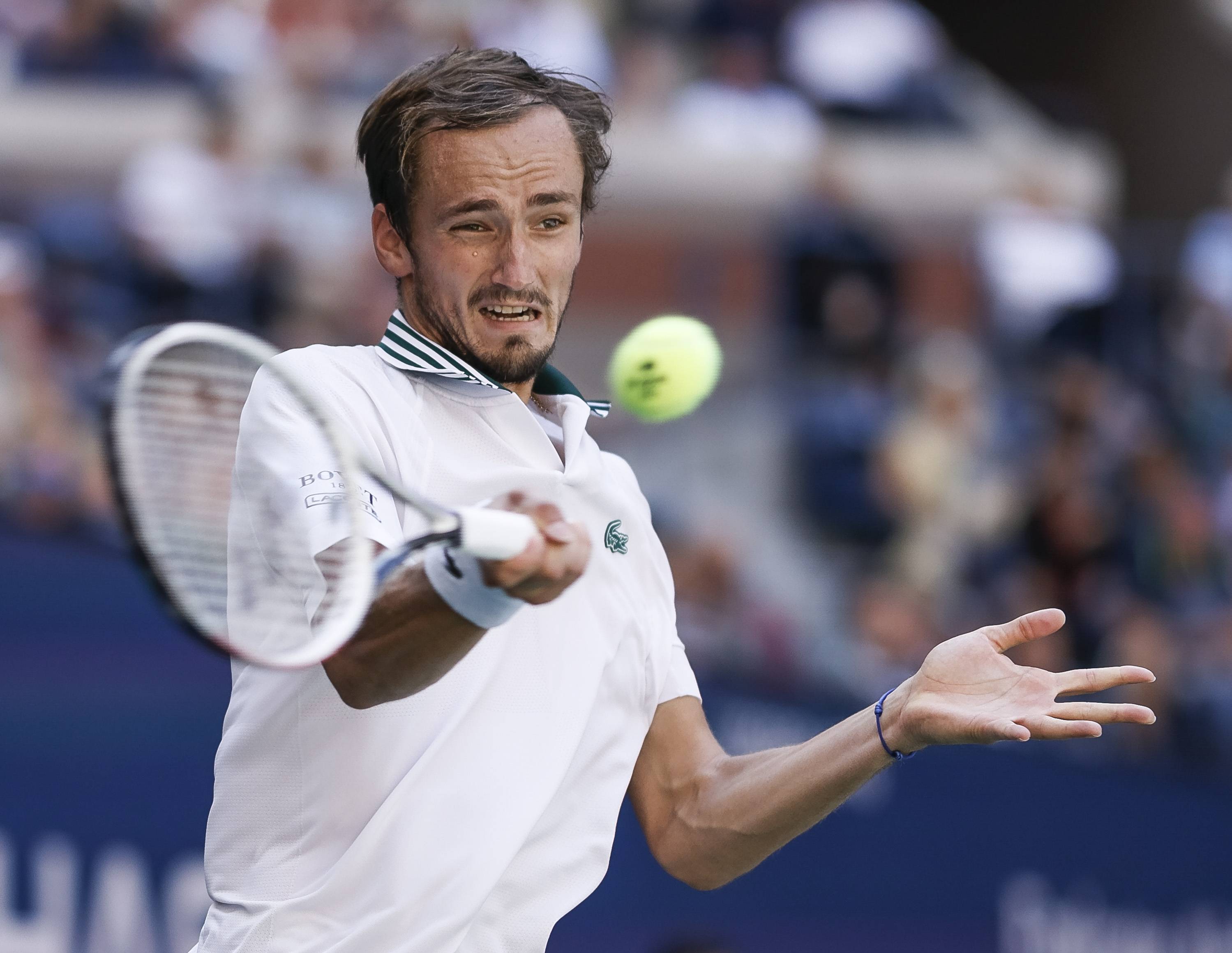 包含美国网球队轻取世界网球队，梅德韦杰夫送出助攻的词条