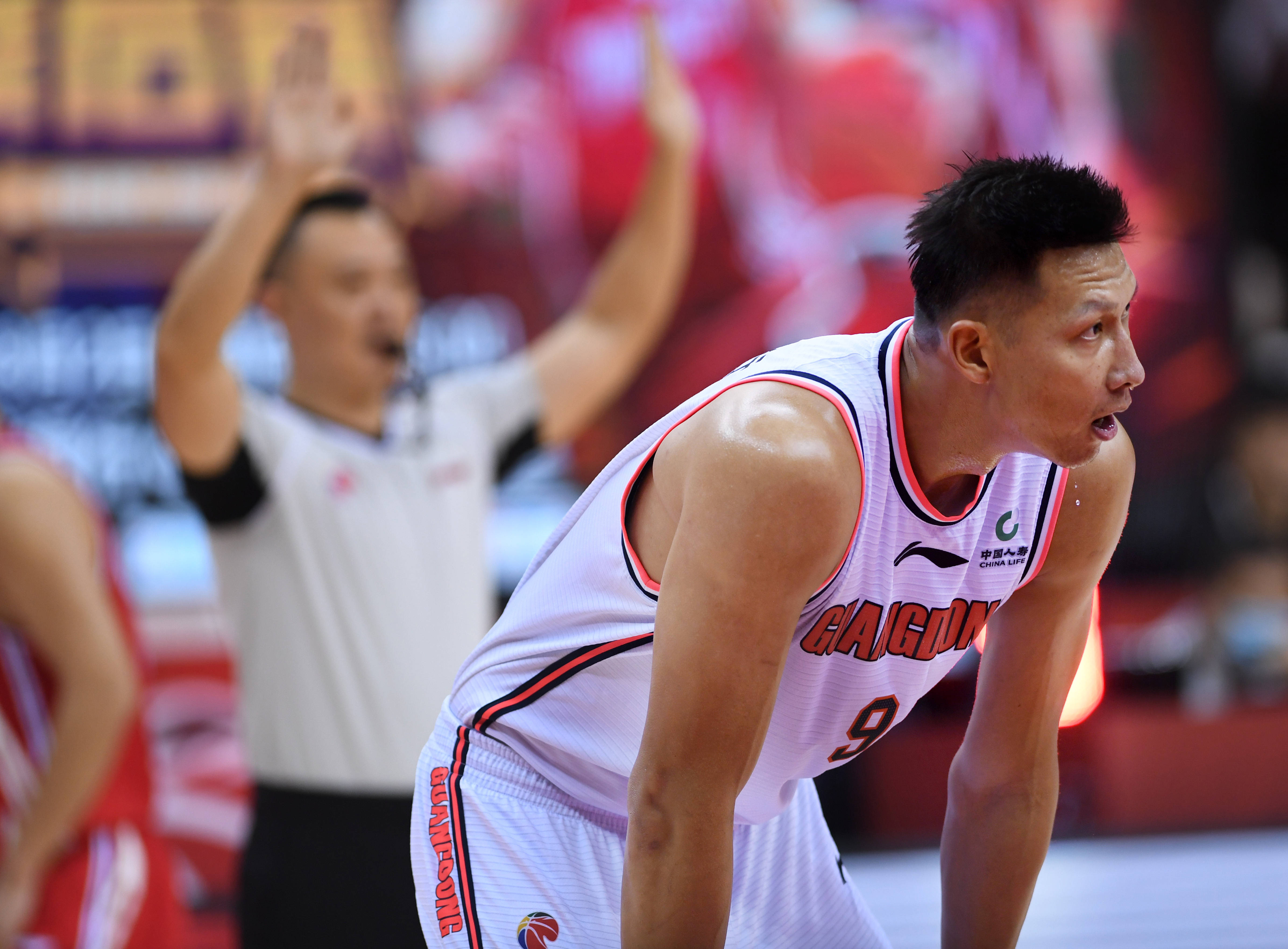 广东队折桂总决赛，易建联称霸篮坛的简单介绍