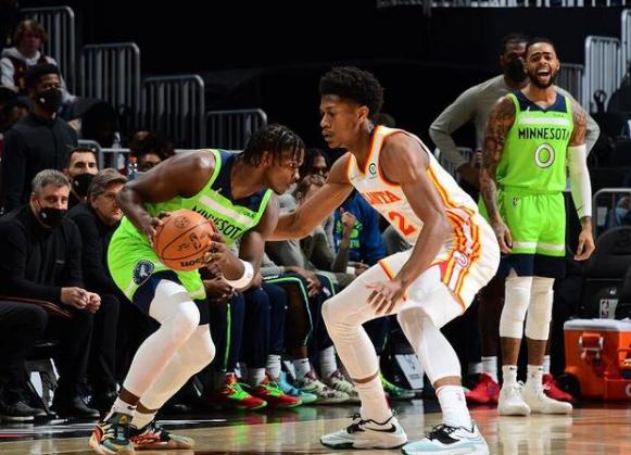 关于老鹰队巨星状态回勇，带队取得连胜的信息