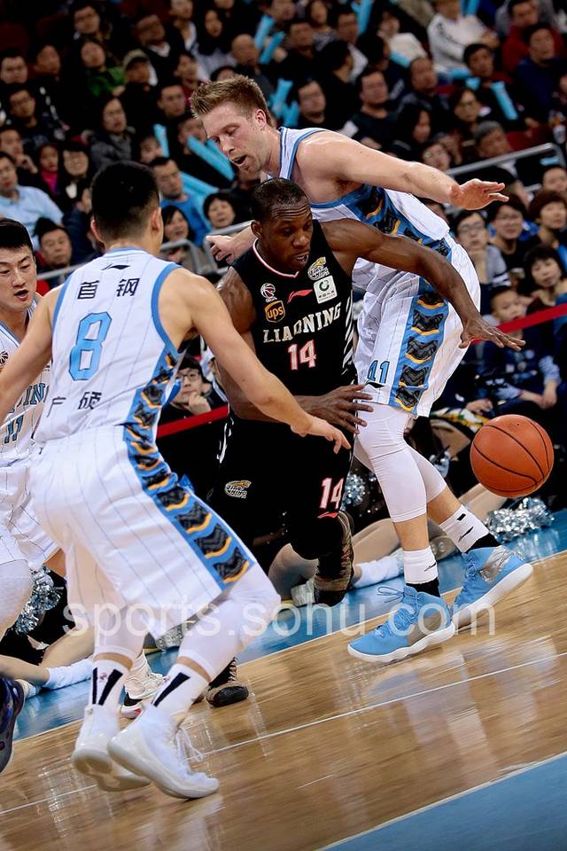 北京首钢客场惊险取胜，雄风再起的简单介绍