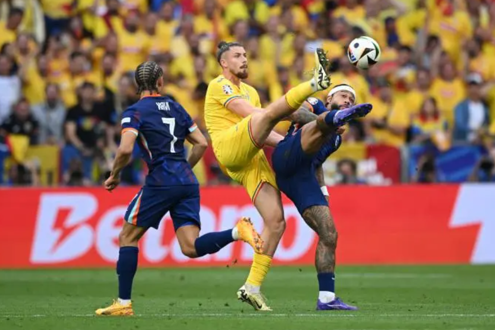 关于罗马队在主场比赛中激战获胜，士气高昂的信息