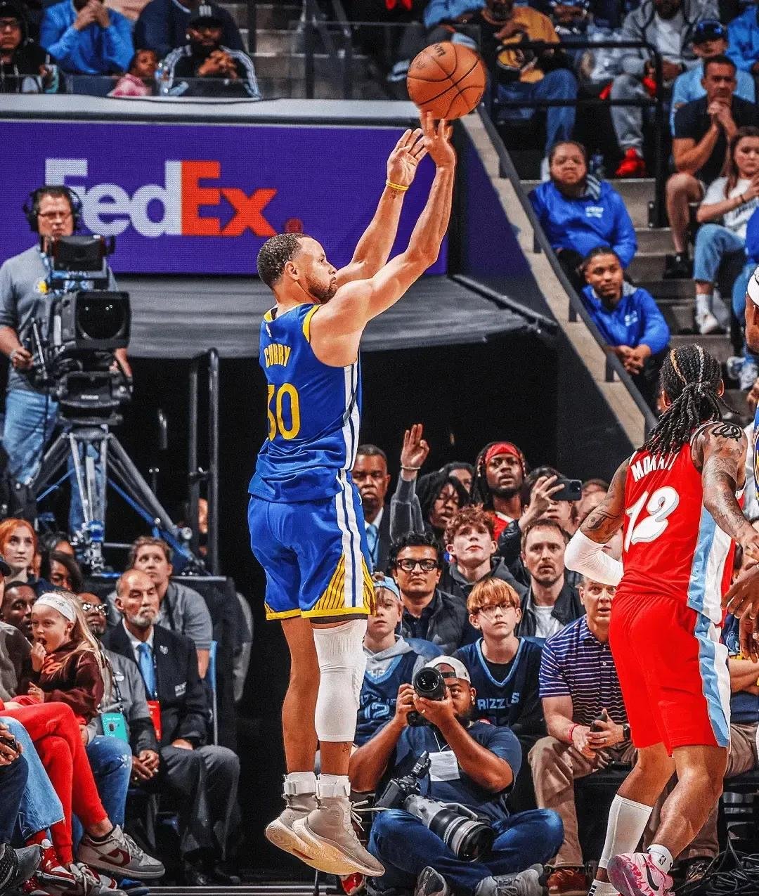 勇士内线碾压对手，库兹马独得分的简单介绍