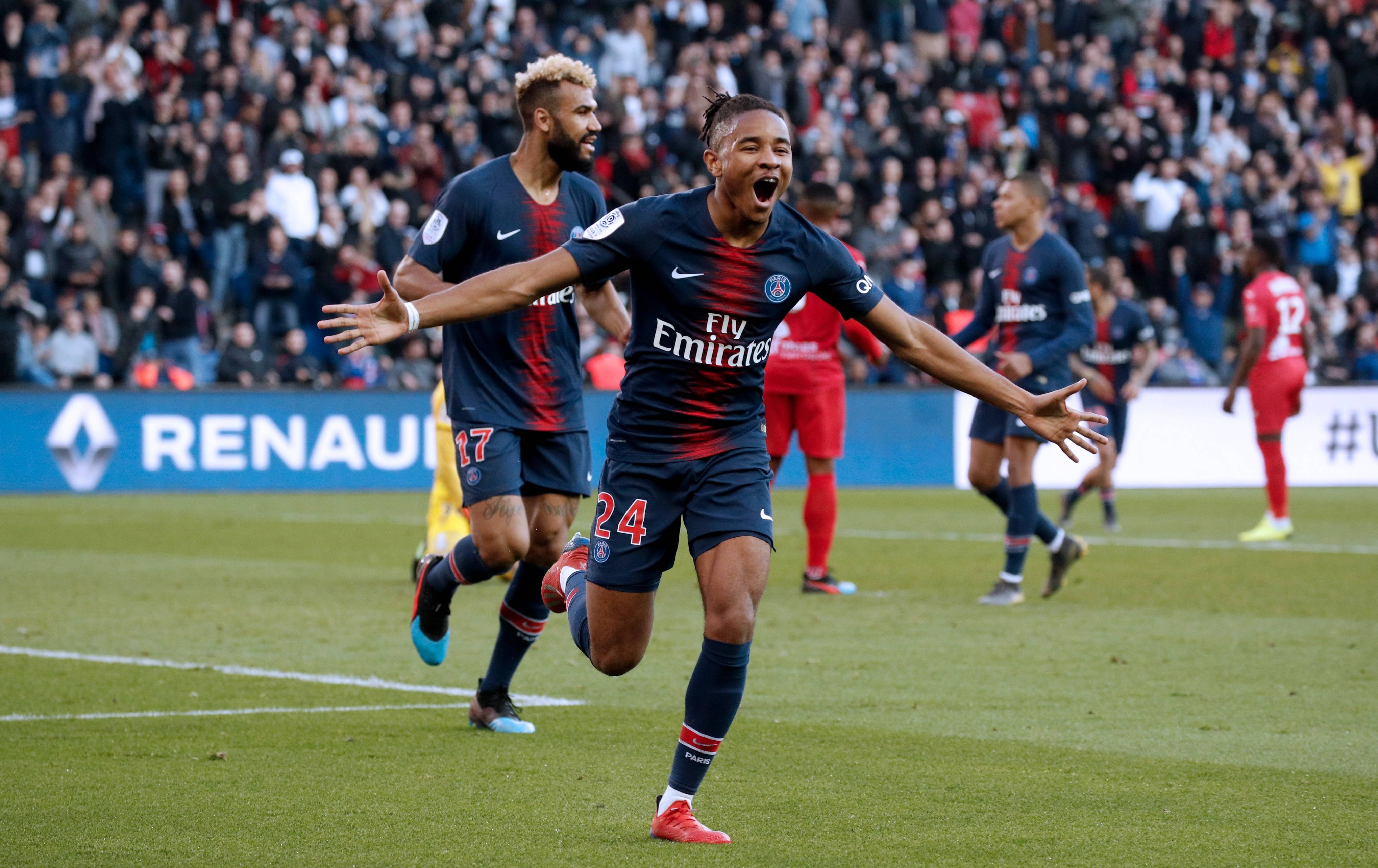 巴黎圣日耳曼中场连续进球，助球队取得胜利的简单介绍