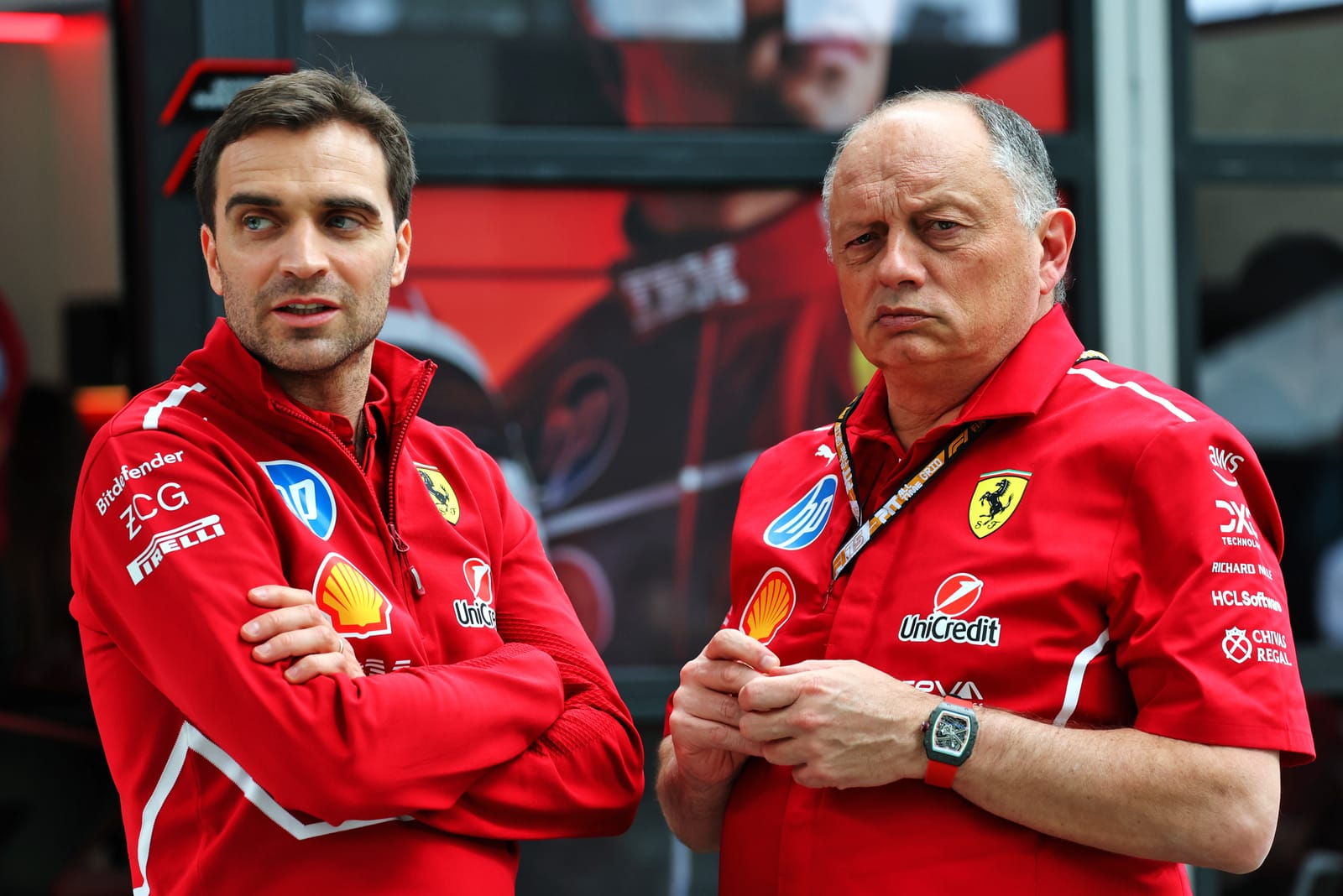 包含法拉利逆转哈斯车队，拉塞尔统治全场的词条