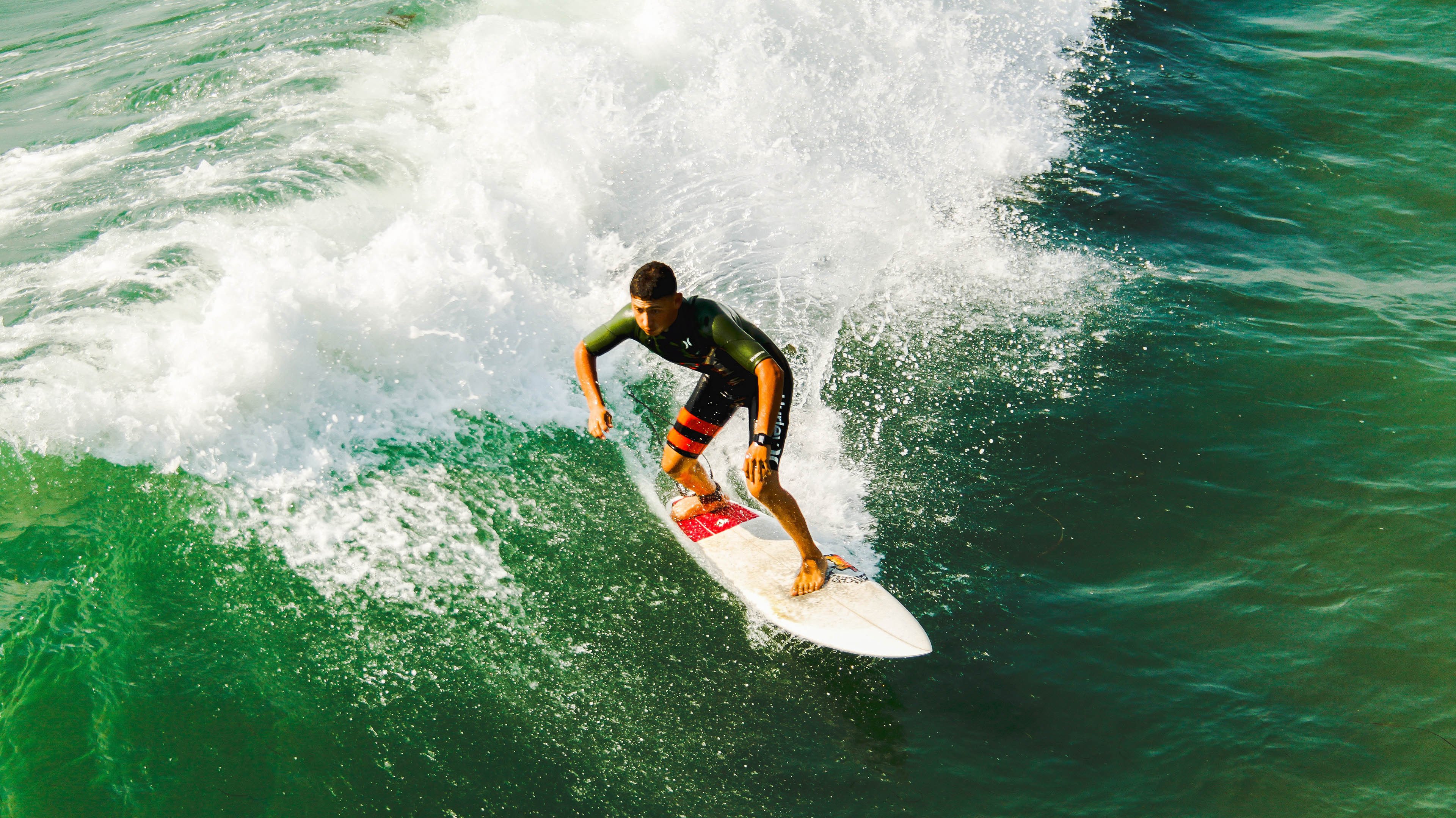 切尔西提前终结悬念，巴西防线告急，苏亚雷斯全程高能输出引爆赛场
